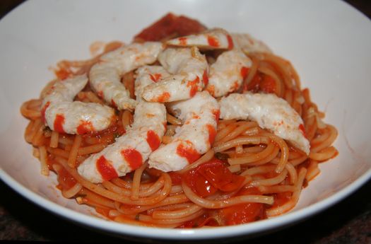 Tomato & basil spaghetti with veggie prawns